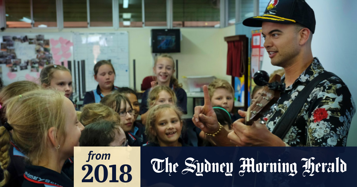 Guy Sebastian helps children at Challis Primary School in Perth's south east